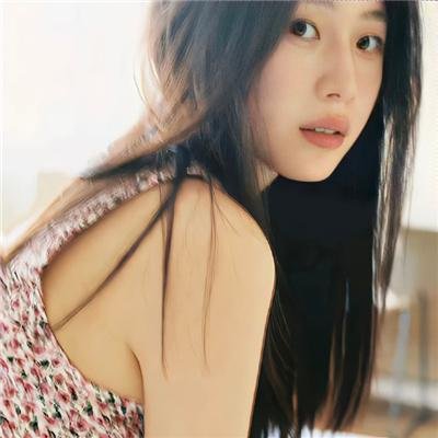 红衣小女孩